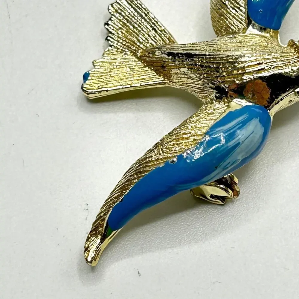 Blue Bird Brooch Gold Tone Enamel Vintage 1950s Unsigned Beauty Midcentury Pin
